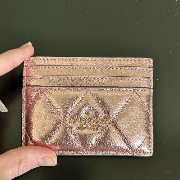 NWOT Kate Spate Glimmer Quilted Metallic Cardholder - Picture 2 of 5
